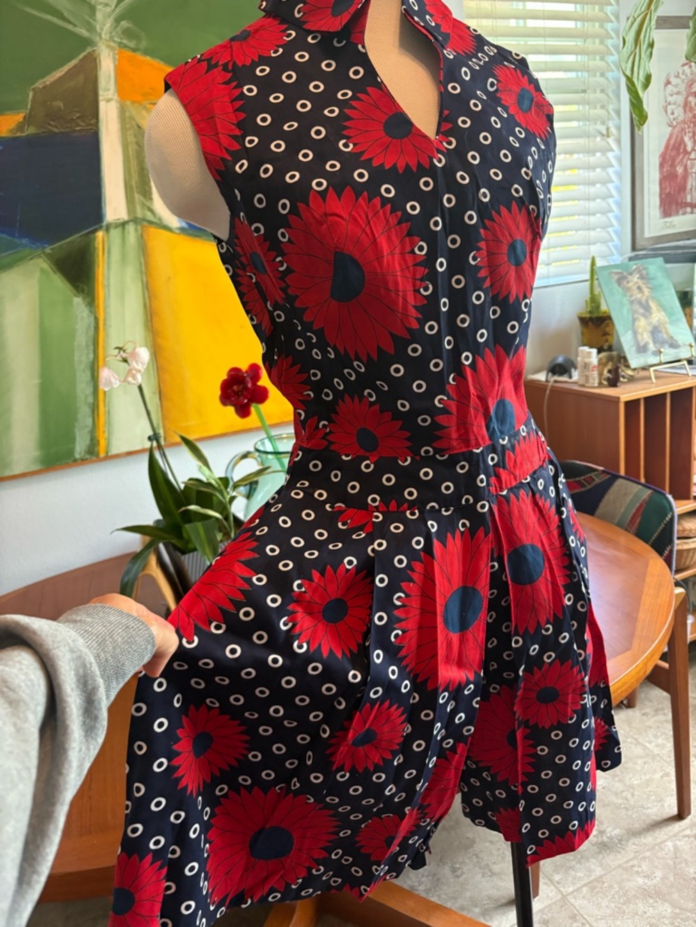 Vintage 60s Sleeveless Navy Playsuit with Red Floral Print - Picture 4 of 12
